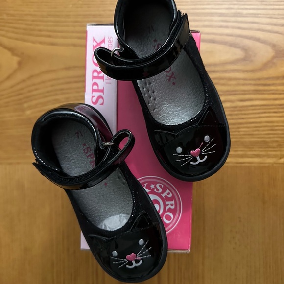 Sprox Other - NIB Sprox Black Patent Kitty Shoes Kids Size 7